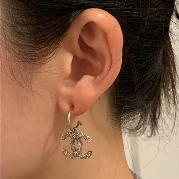 [SOLD] Authentic Chanel Earrings - Picture 8 of 8
